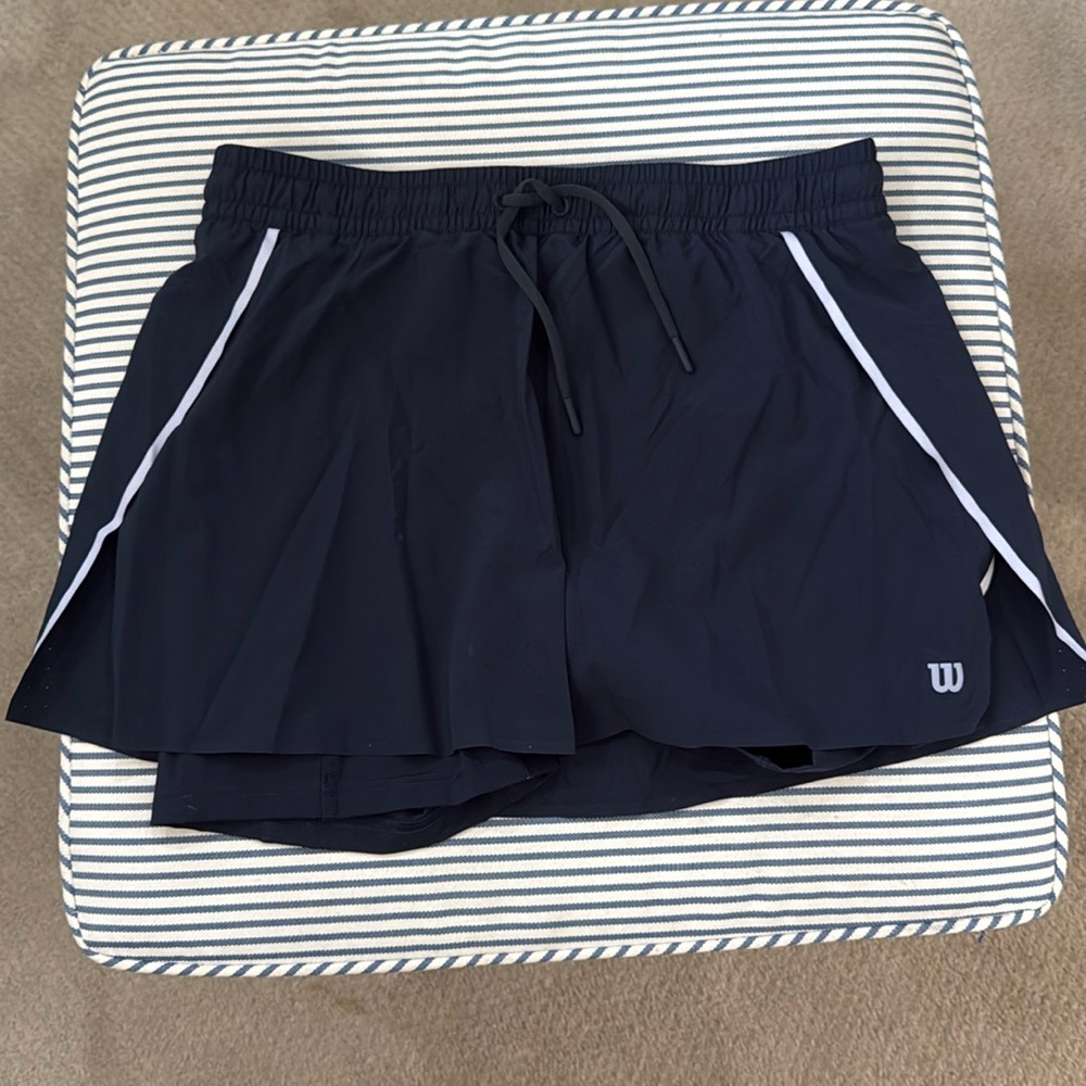Wilson women’s navy tie front tennis skirt. Size large.
